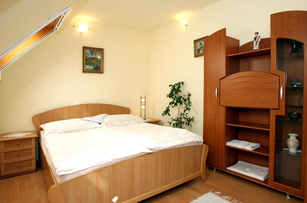 Abbazia Apartman Apartment เอ็กเกอร์ ห้อง รูปภาพ